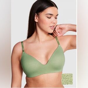 Seamless Green Bra